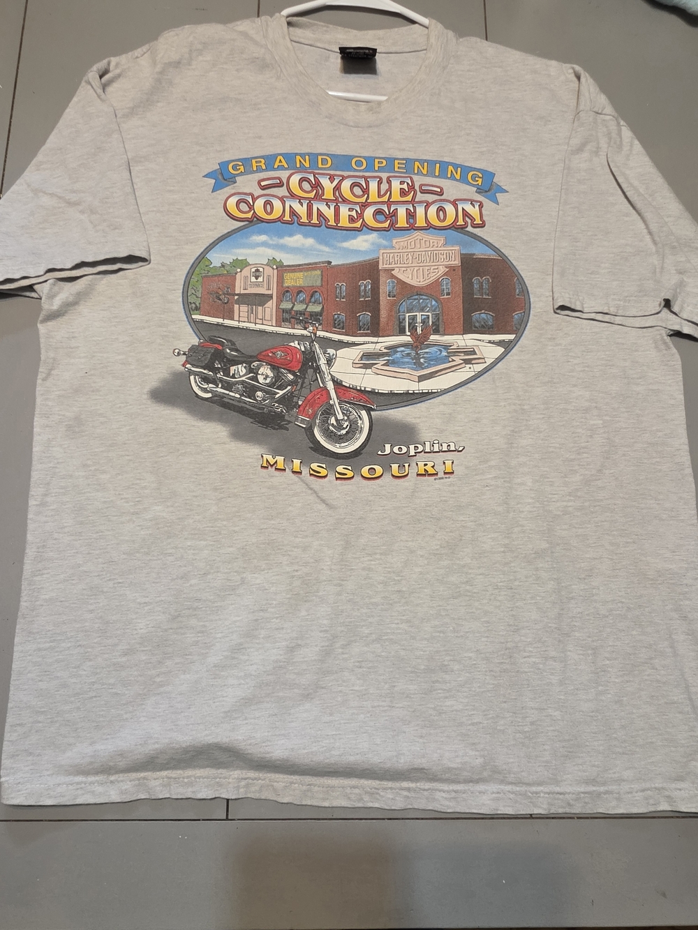 Harley-Davidson Light Gray Motorcycle Graphic Tee with Red Bike